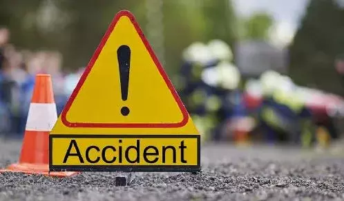 Accident : నాగోల్ లో రోడ్డు ప్రమాదం.. ఇద్దరికి గాయాలు
