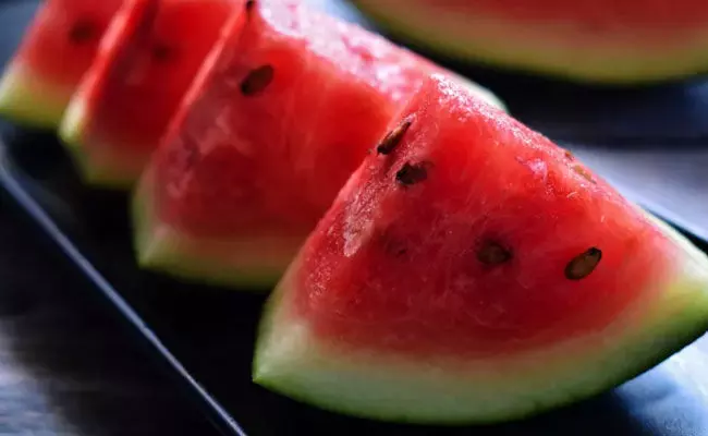 Water Melon Seeds: పుచ్చకాయ ముక్కలు తింటూ గింజలు పడేస్తున్నారా.. ఇది తెలిస్తే..