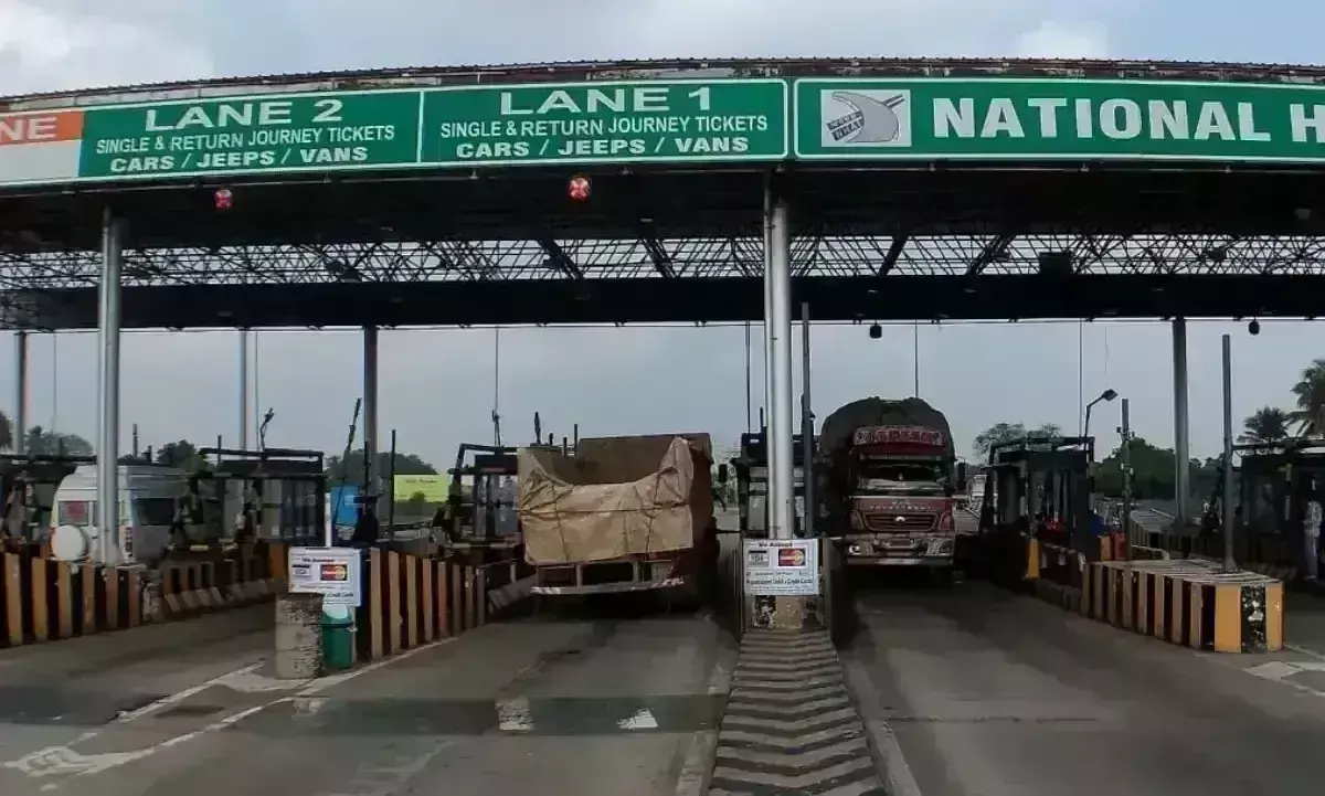 AndhraPradesh: పనులు పూర్తి కాకుండానే టోల్ బాదుడు AndhraPradesh: పనులు పూర్తి కాకుండానే టోల్ బాదుడు