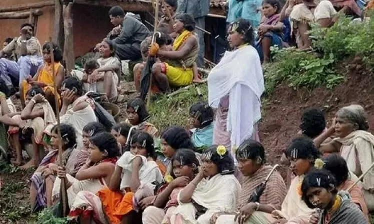 Bhadrachalam: అర్ధరాత్రి ఆదివాసీలు ఆందోళన Bhadrachalam: అర్ధరాత్రి ఆదివాసీలు ఆందోళన