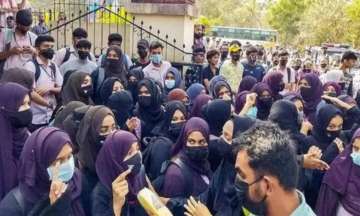 Karnataka: పీయూసీ పరీక్షల్లో డ్రెస్ కోడ్ తప్పని సరి Karnataka: పీయూసీ పరీక్షల్లో డ్రెస్ కోడ్ తప్పని సరి