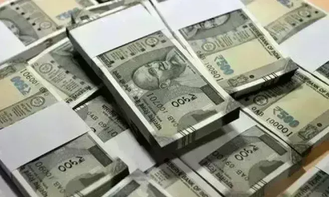 వైసీపీ ఎమ్మెల్సీకి చెందిన 26.89 లక్షలు స్వాధీనం వైసీపీ ఎమ్మెల్సీకి చెందిన 26.89 లక్షలు స్వాధీనం