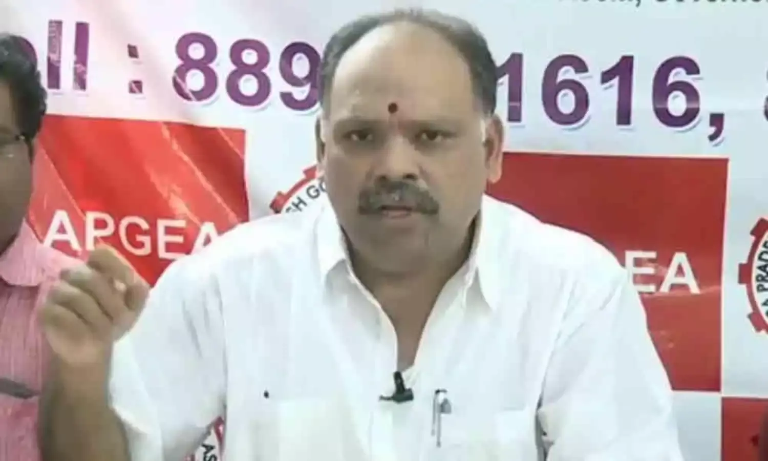 ప్రభుత్వంపై వార్.. చావోరేవో తేల్చుకుంటామంటున్న ప్రభుత్వ ఉద్యోగులు ప్రభుత్వంపై వార్.. చావోరేవో తేల్చుకుంటామంటున్న ప్రభుత్వ ఉద్యోగులు