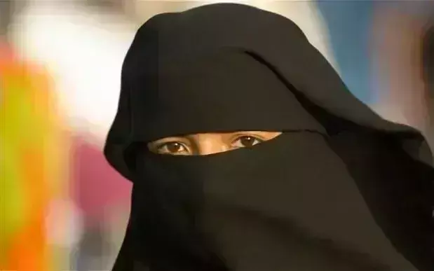 Sharia Law : కనుబొమ్మలు సరి చేయించుకోరాదు... ఫత్వా జారీ Sharia Law : కనుబొమ్మలు సరి చేయించుకోరాదు... ఫత్వా జారీ