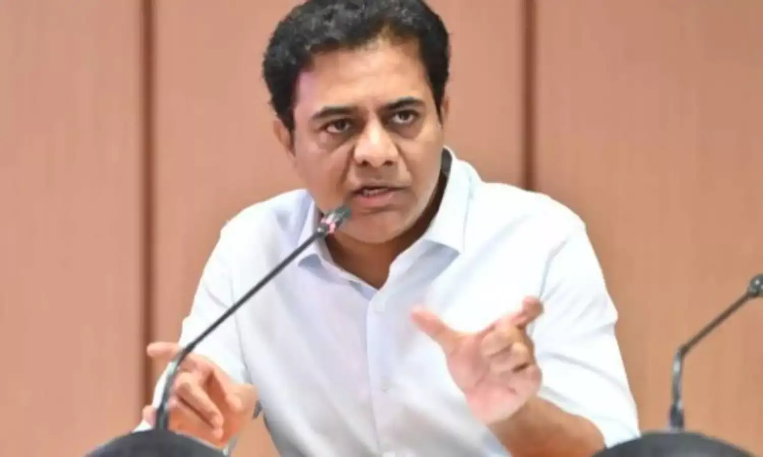 TS : ఆశా వర్కర్లను కడుపులో పెట్టుకుని కాపాడుకుంటాం : కేటీఆర్ TS : ఆశా వర్కర్లను కడుపులో పెట్టుకుని కాపాడుకుంటాం : కేటీఆర్