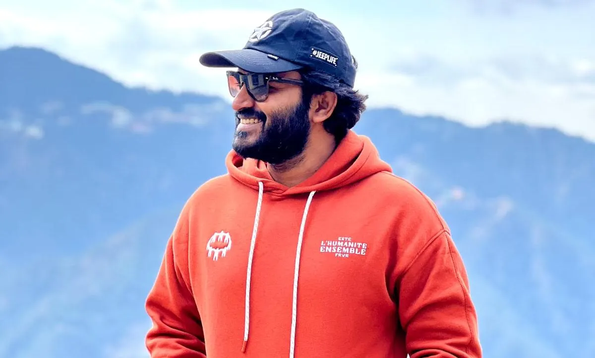 Cinema: మంచుకొండల్లో చిల్ అవుతోన్న హీరో Cinema: మంచుకొండల్లో చిల్ అవుతోన్న హీరో