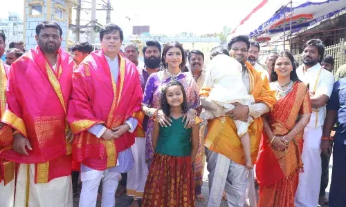 Tirumala: శ్రీవారి ఆశీస్సులు తీసుకున్న కొత్త జంట
