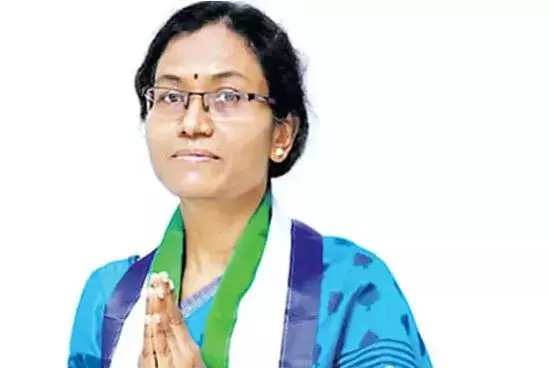 AP : సొంత పార్టీ ఎమ్మెల్యే భూమినే కబ్జా చేసిన వైసీపీ నేతలు AP : సొంత పార్టీ ఎమ్మెల్యే భూమినే కబ్జా చేసిన వైసీపీ నేతలు