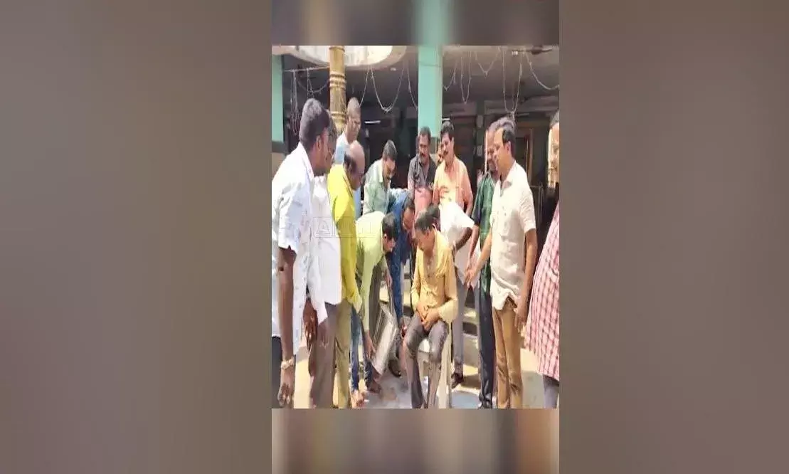 కాశీబుగ్గ కన్యకాపరమేశ్వరాలయంలో అపచారం కాశీబుగ్గ కన్యకాపరమేశ్వరాలయంలో అపచారం