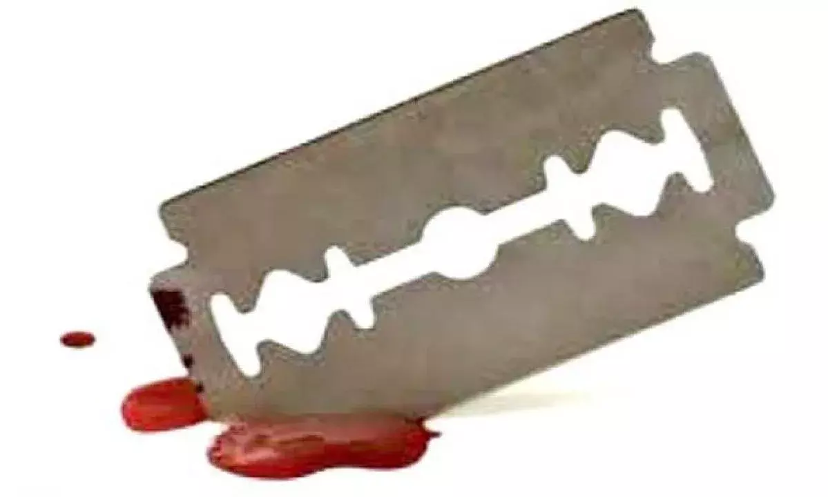 మంత్రి బుగ్గన ఇలాకాలో బ్లేడ్‌బ్యాచ్ హల్‌చల్‌