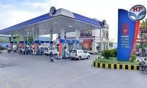 Crime: జన్వాడ హెచ్పీ బంక్లో దారుణం.. యువకుల దాడిలో కార్మికుడి మృతి Crime: జన్వాడ హెచ్పీ బంక్లో దారుణం.. యువకుల దాడిలో కార్మికుడి మృతి