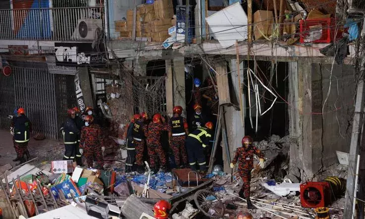 బంగ్లాదేశ్లో భారీ పేలుడు.. 16 మంది మృతి బంగ్లాదేశ్లో భారీ పేలుడు.. 16 మంది మృతి