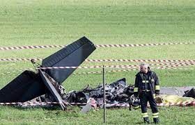 గగనతలంలో విన్యాసం.. గాల్లో కలిసిన ఇద్దరు పైలట్ల ప్రాణం