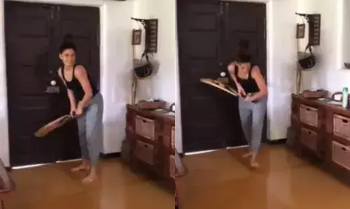 క్రికెట్‌లోకి ఎంట్రీ ఇచ్చేందుకు నటి సయామీ ఖేర్‌  కసరత్తు