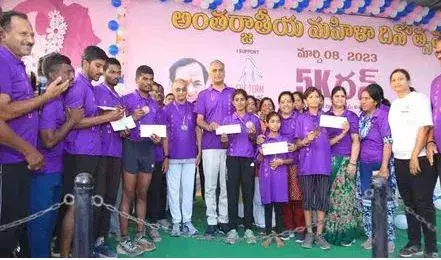 TS : మహిళా దినోత్సవ శుభాకాంక్షలు : హరీష్ రావు TS : మహిళా దినోత్సవ శుభాకాంక్షలు : హరీష్ రావు