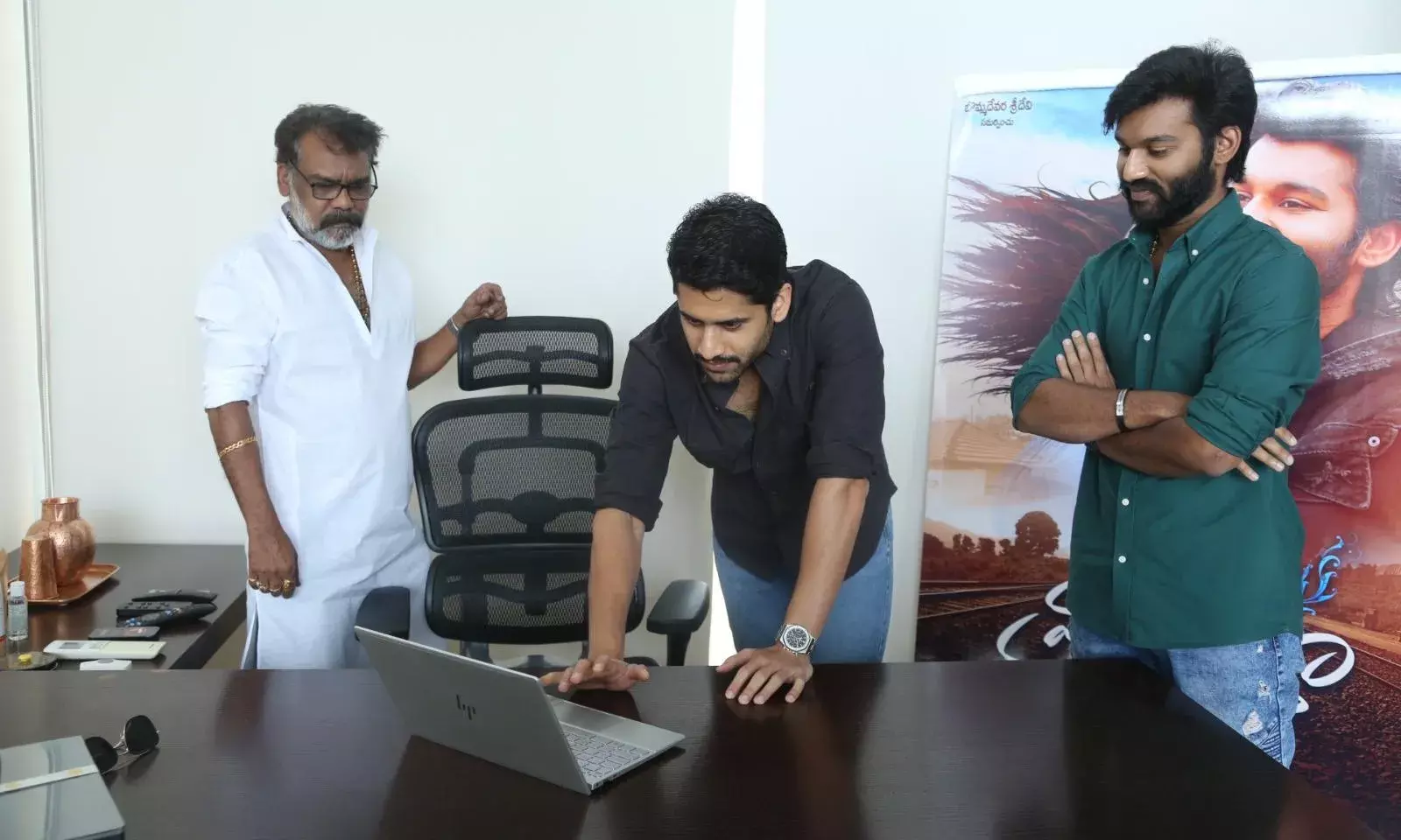 మాధవే మధుసూదన లోని అలాంటి అందం సాంగ్ లాంచ్ చేసిన నాగ చైతన్య మాధవే మధుసూదన లోని అలాంటి అందం సాంగ్ లాంచ్ చేసిన నాగ చైతన్య