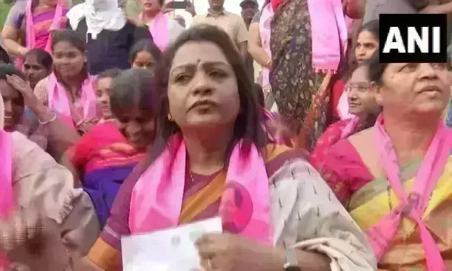 రాజ్‌భవన్‌ వద్ద ఉద్రిక్తత.. మేయర్‌, ఎమ్మెల్యే అరెస్ట్‌