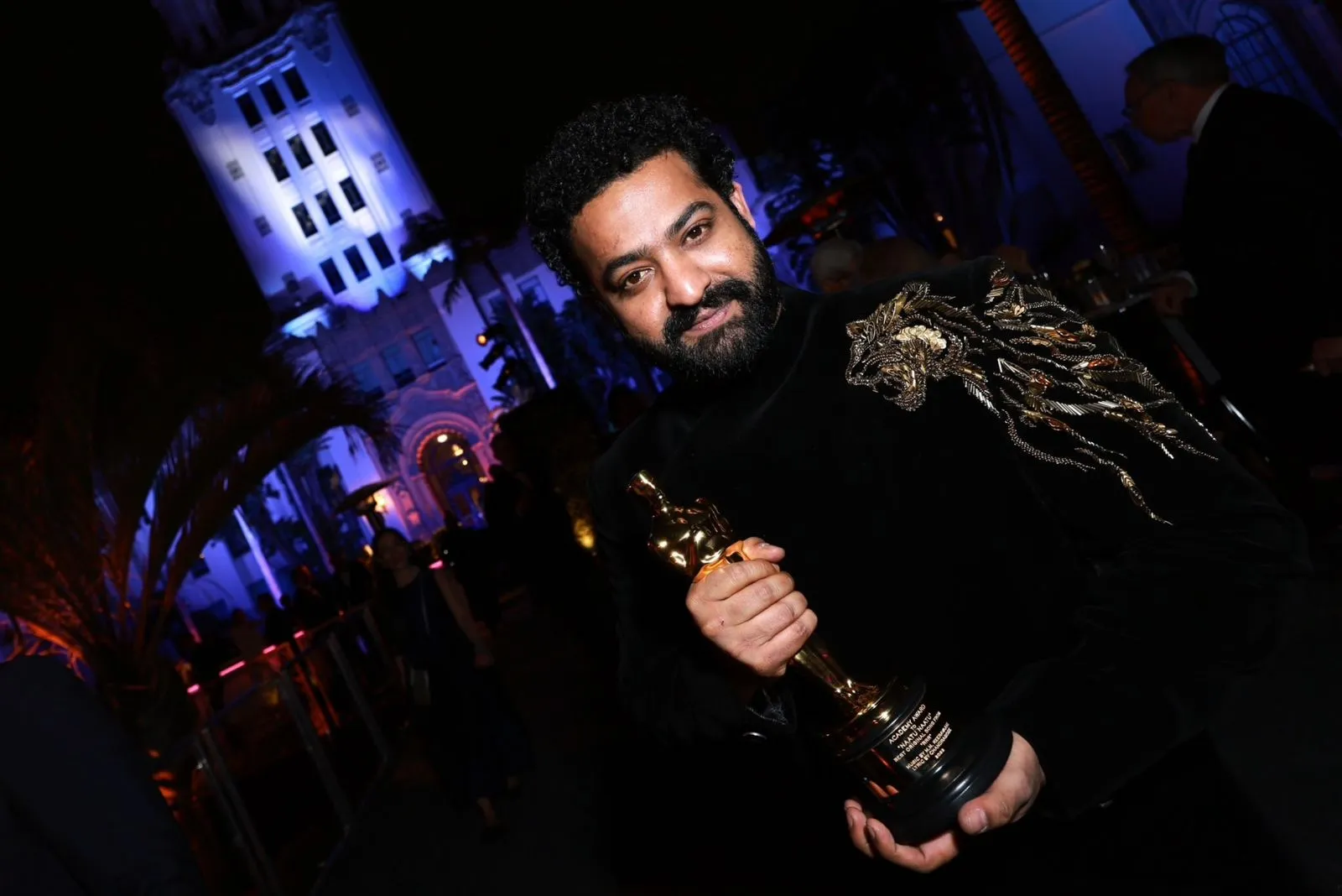 Oscar 2023 : ఆస్కార్ అవార్డుతో తారక్... కృతజ్ఞతలు తెలిపిన రామ్ చరణ్ Oscar 2023 : ఆస్కార్ అవార్డుతో తారక్... కృతజ్ఞతలు తెలిపిన రామ్ చరణ్