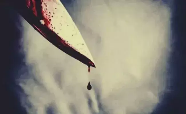 Crime News: చేతులు ఎలా వచ్చాయో.. డబ్బు కోసం తండ్రి గొంతు కోసి.. Crime News: చేతులు ఎలా వచ్చాయో.. డబ్బు కోసం తండ్రి గొంతు కోసి..