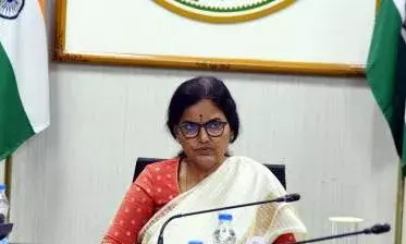 Telangana: బీఆర్కే భవన్లో సీఎస్ శాంతి కుమారి సమీక్ష Telangana: బీఆర్కే భవన్లో సీఎస్ శాంతి కుమారి సమీక్ష