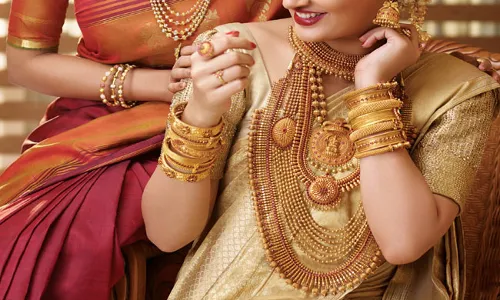 Gold and Silver Rates Today : తగ్గిన బంగారం, పెరిగిన వెండి ధరలు.. ఈ రోజు మార్కెట్లో ఈ విధంగా..