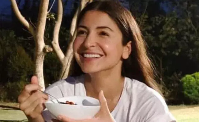 Anushka Sharma: అనుష్క శర్మ ఆహారపు అలవాట్లు.. సాయింత్రం 6గంటలకల్లా.. Anushka Sharma: అనుష్క శర్మ ఆహారపు అలవాట్లు.. సాయింత్రం 6గంటలకల్లా..