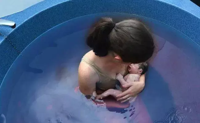 Bangalore: నీటిలో బిడ్డను ప్రసవించిన తల్లి.. బర్త్‌రైట్ హాస్పిటల్ సెన్సేషన్
