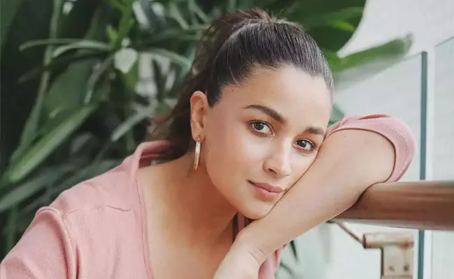 Alia Bhatt : అలియా భట్ తిరస్కరించిన అయిదు సూపర్ హిట్ చిత్రాలు.. Alia Bhatt : అలియా భట్ తిరస్కరించిన అయిదు సూపర్ హిట్ చిత్రాలు..