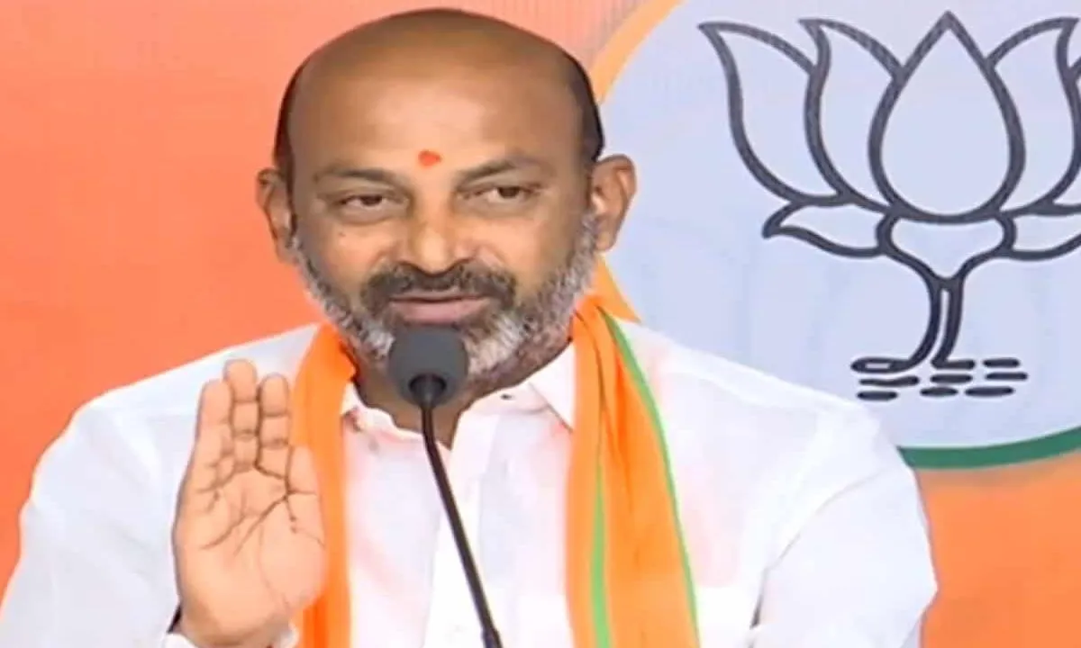 Telangana: నీ బిడ్డకు ఆడ రెడీ అవుతోంది: బండి