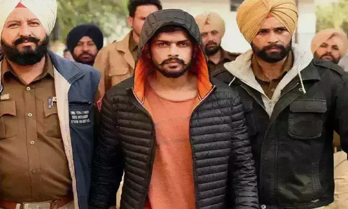 Girls Fall For Lawrence Bishnoi: గ్యాంగ్ స్టర్ కోసం ఇల్లు వదిలి వచ్చేసిన మైనర్లు...