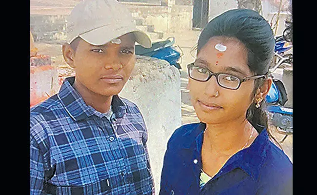 Crime News: ఇద్దరమ్మాయిల ప్రేమ.. మధ్యలో మరొకరు ఎంట్రీ ఇవ్వడంతో.. Crime News: ఇద్దరమ్మాయిల ప్రేమ.. మధ్యలో మరొకరు ఎంట్రీ ఇవ్వడంతో..