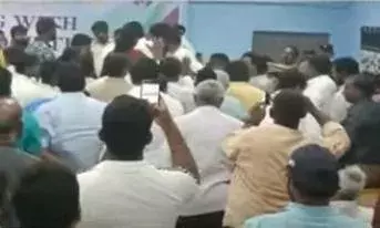 శాప్ మీటింగ్లో బైరెడ్డి అనుచరుల రౌడీయిజం శాప్ మీటింగ్లో బైరెడ్డి అనుచరుల రౌడీయిజం