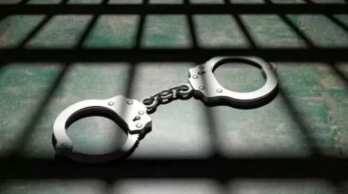Crime : పోలీసుల స్వాధీనంలో ఉన్న బైక్ చోరీ..  యజమాని అరెస్ట్