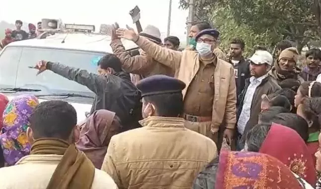 Bihar : ఏడేళ్ల బాలుడు మృతి.. హాస్టల్ ఇంచార్జ్ కోట్టడం వల్లే చనిపోయాడన్న స్నేహితులు Bihar : ఏడేళ్ల బాలుడు మృతి.. హాస్టల్ ఇంచార్జ్ కోట్టడం వల్లే చనిపోయాడన్న స్నేహితులు