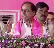 నాతో కలిసి యుద్ధం చేయండీ.. నీళ్లు, కరెంట్ వస్తుంది: సీఎం కేసీఆర్ నాతో కలిసి యుద్ధం చేయండీ.. నీళ్లు, కరెంట్ వస్తుంది: సీఎం కేసీఆర్
