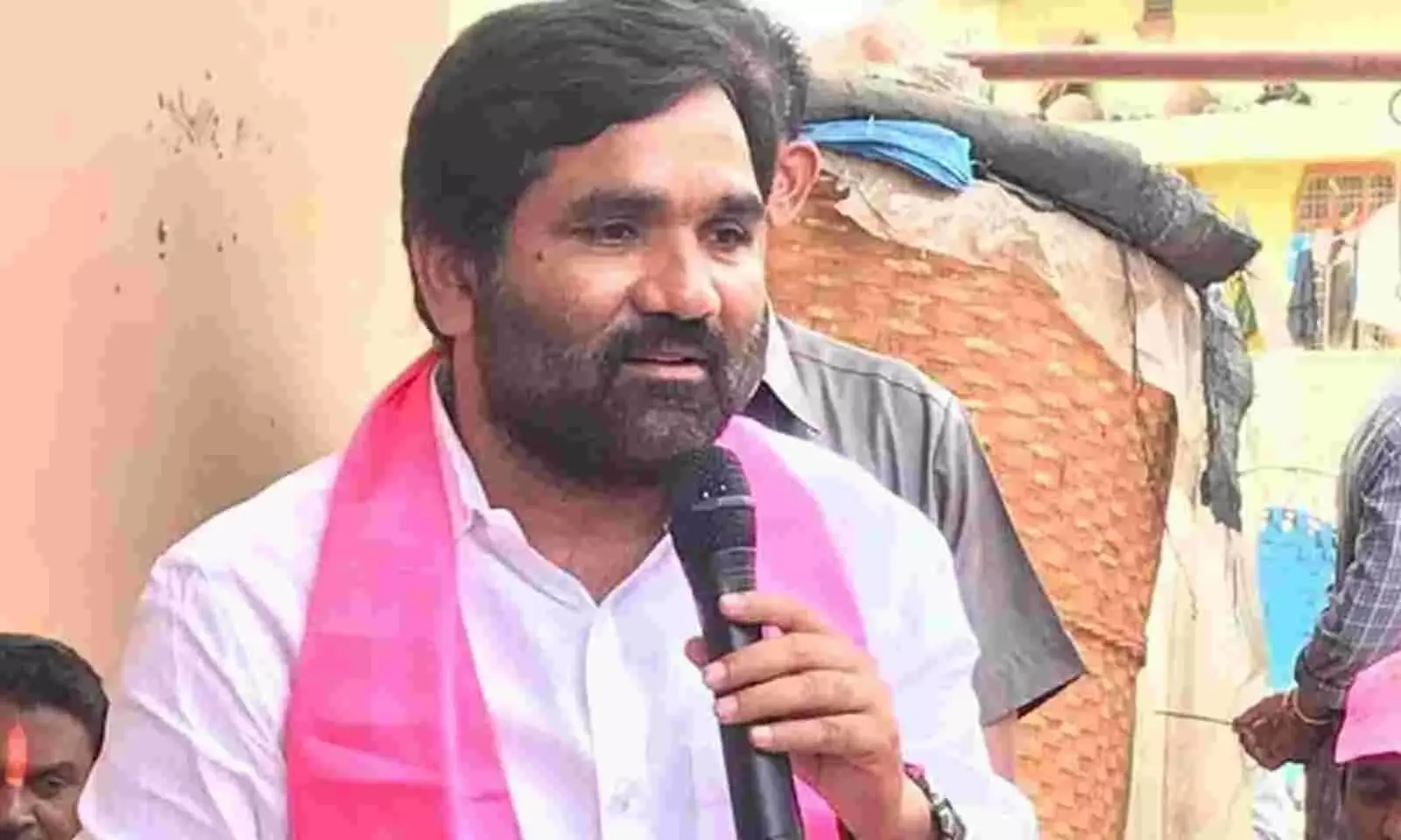 Bellampalli MLA Issue: నన్ను లైంగికంగా వేధించి, అమ్మాయిలను పంపాలన్నారు: మహిళ ఆరోపణలు Bellampalli MLA Issue: నన్ను లైంగికంగా వేధించి, అమ్మాయిలను పంపాలన్నారు: మహిళ ఆరోపణలు