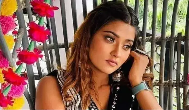 Crime : నటి ఆత్మహత్య..  సింగర్ పై కేసు..