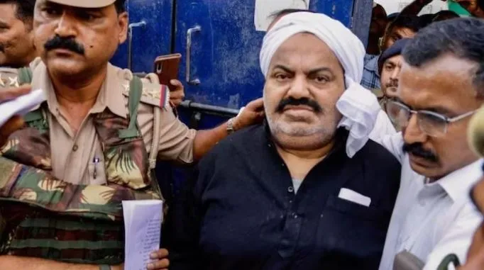 UP : గ్యాంగ్ స్టర్ అతిక్ అహ్మద్ పిటిషన్ ను కోట్టేసిన సుప్రీంకోర్టు UP : గ్యాంగ్ స్టర్ అతిక్ అహ్మద్ పిటిషన్ ను కోట్టేసిన సుప్రీంకోర్టు