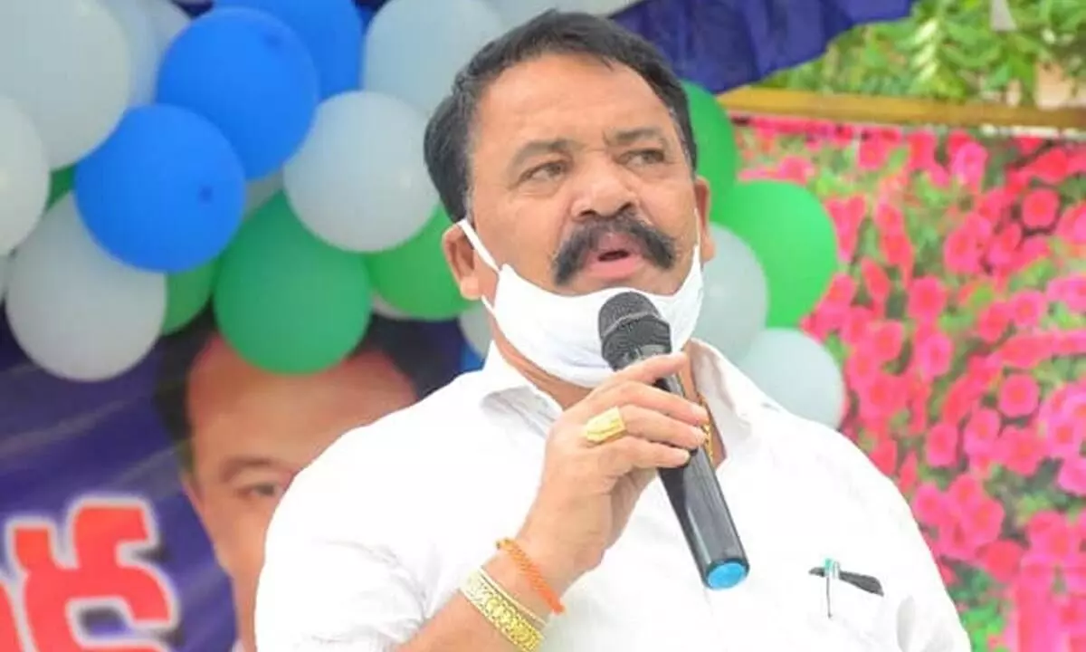 ఎచ్చెర్ల ఎమ్మెల్యేకు గడపగడపలో తప్పని నిరసన సెగ ఎచ్చెర్ల ఎమ్మెల్యేకు గడపగడపలో తప్పని నిరసన సెగ