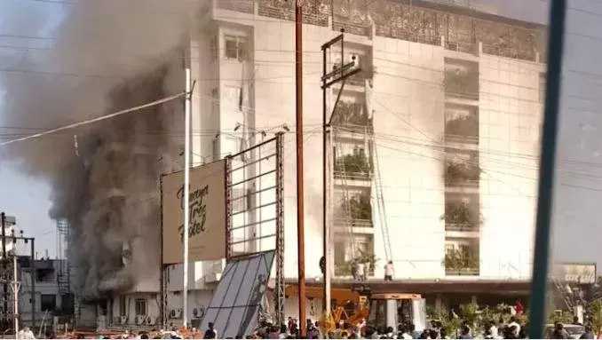 Madhya Pradesh : ఐదు అంతస్థుల హోటల్ లో అగ్ని ప్రమాదం Madhya Pradesh : ఐదు అంతస్థుల హోటల్ లో అగ్ని ప్రమాదం