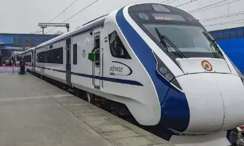 Vande Bharath: వందే భారత్ రైళ్లపై రాళ్లు రువ్వినందుకు 5 ఏళ్ల జైలు శిక్ష Vande Bharath: వందే భారత్ రైళ్లపై రాళ్లు రువ్వినందుకు 5 ఏళ్ల జైలు శిక్ష