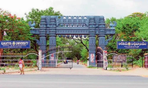 Telangana: కాకతీయ యూనివర్సిటీలో ఉద్రిక్తత