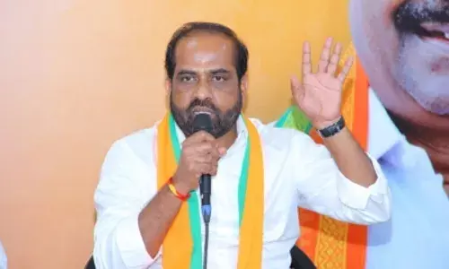 AP : సత్యకుమార్‌ వాహనంపై అల్లరిమూకల రాళ్ల దాడి