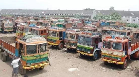 AP : లారీ ఓనర్ అసోసియేషన్ ఆధ్వర్యంలో ఆందోళనలు