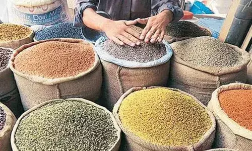 Pulses: దేశంలో మళ్లీ అమాంతంగా పెరిగిన పప్పుల ధరలు.. Pulses: దేశంలో మళ్లీ అమాంతంగా పెరిగిన పప్పుల ధరలు..