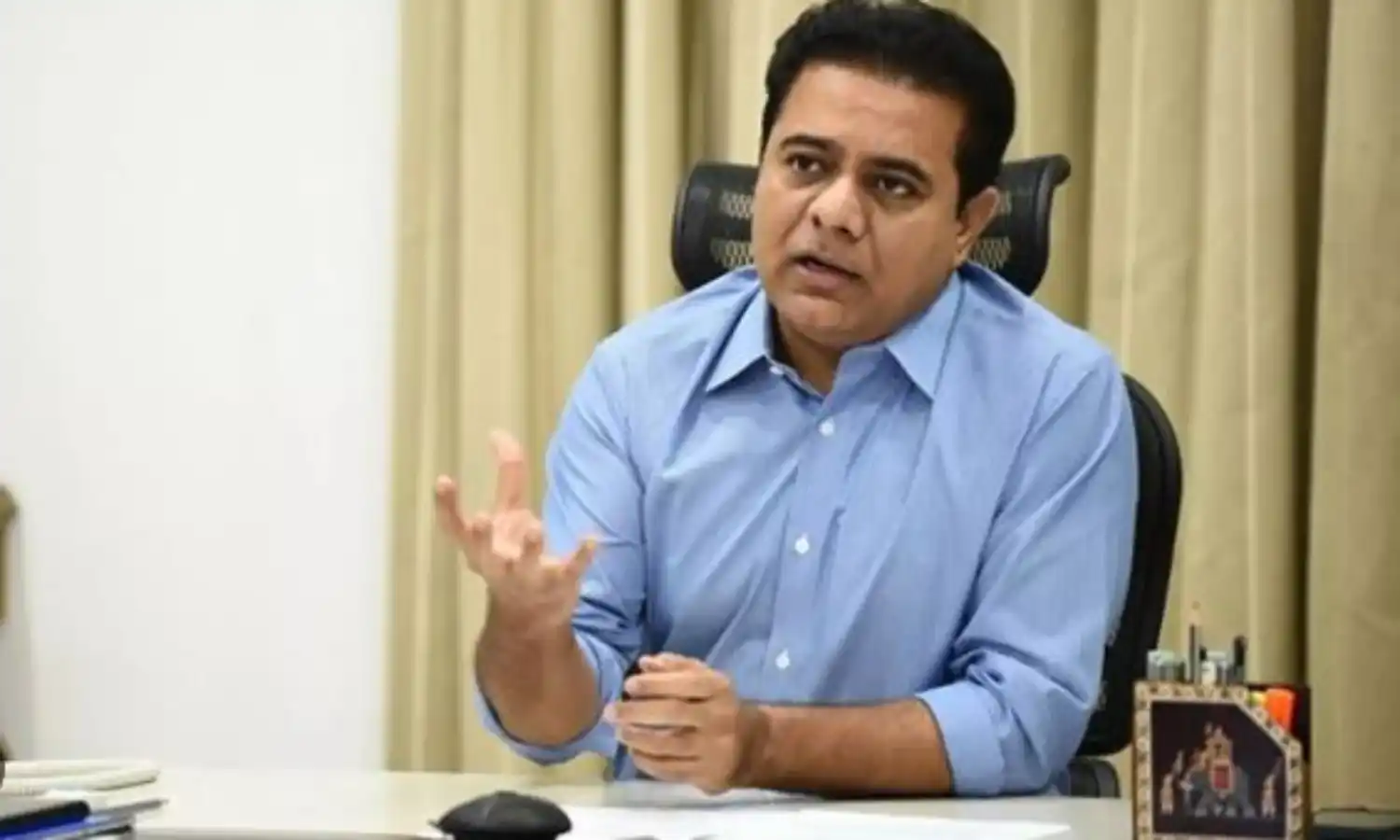 TS : బీజేపీలో మున్నాబాయ్ MBBSలంటూ కేటీఆర్ ట్వీట్ TS : బీజేపీలో మున్నాబాయ్ MBBSలంటూ కేటీఆర్ ట్వీట్