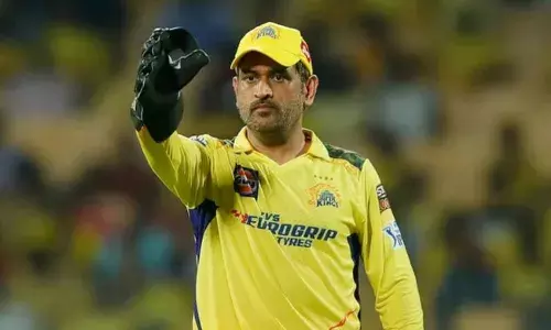 Dhoni: బౌలర్లను హెచ్చరించిన ధోనీ.. ఇలా అయితే కెప్టెన్సీ నుంచి.. Dhoni: బౌలర్లను హెచ్చరించిన ధోనీ.. ఇలా అయితే కెప్టెన్సీ నుంచి..