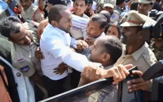 Telangana BJP : బండి అరెస్ట్ ను ప్రశ్నించిన రఘునందన్ రావు అరెస్ట్ Telangana BJP : బండి అరెస్ట్ ను ప్రశ్నించిన రఘునందన్ రావు అరెస్ట్