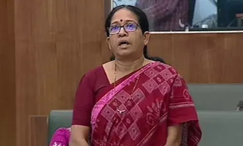 ఎమ్మెల్యే కళావతిని అడ్డుకున్న ఆదివాసీలు ఎమ్మెల్యే కళావతిని అడ్డుకున్న ఆదివాసీలు