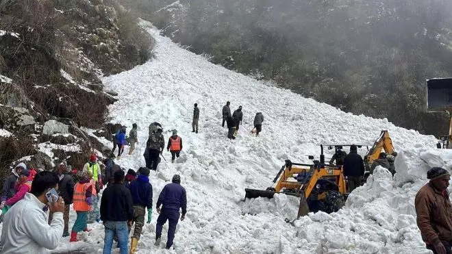 Sikkim : హిమపాతంతో ఏడుగురు పర్యాటకులు మృతి Sikkim : హిమపాతంతో ఏడుగురు పర్యాటకులు మృతి